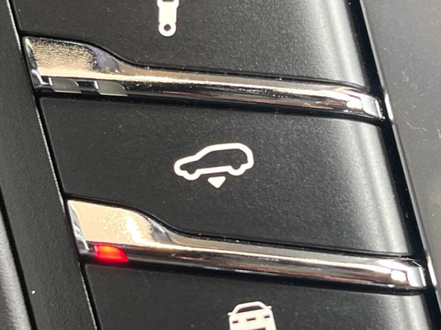 マカン マカンＧＴＳ　スポーツクロノパッケージ　スポーツエグゾースト　黒革シート　シートヒーター　ＰＤＬＳ　ＰＡＳＭ　２０インチＲＳスパイダーデザインホイール　純正ナビ　全周囲カメラ　エアサス　パワーバックドア　禁煙（44枚目）