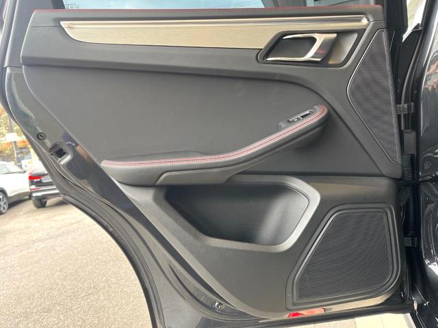 マカン マカンＧＴＳ　スポーツクロノパッケージ　スポーツエグゾースト　黒革シート　シートヒーター　ＰＤＬＳ　ＰＡＳＭ　２０インチＲＳスパイダーデザインホイール　純正ナビ　全周囲カメラ　エアサス　パワーバックドア　禁煙（57枚目）