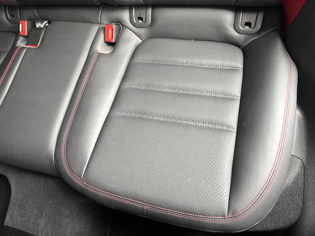 マカン マカンＧＴＳ　スポーツクロノパッケージ　スポーツエグゾースト　黒革シート　シートヒーター　ＰＤＬＳ　ＰＡＳＭ　２０インチＲＳスパイダーデザインホイール　純正ナビ　全周囲カメラ　エアサス　パワーバックドア　禁煙（61枚目）