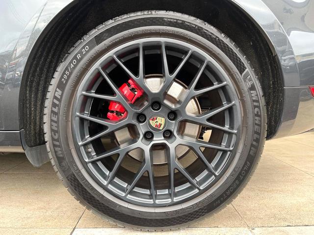 マカン マカンＧＴＳ　スポーツクロノパッケージ　スポーツエグゾースト　黒革シート　シートヒーター　ＰＤＬＳ　ＰＡＳＭ　２０インチＲＳスパイダーデザインホイール　純正ナビ　全周囲カメラ　エアサス　パワーバックドア　禁煙（62枚目）