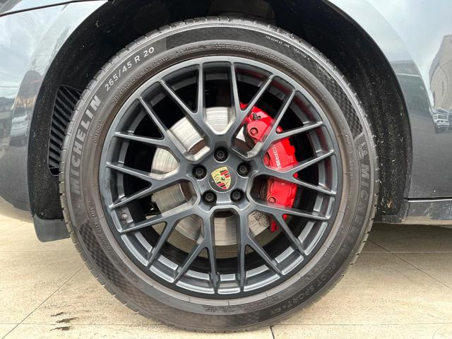 マカン マカンＧＴＳ　スポーツクロノパッケージ　スポーツエグゾースト　黒革シート　シートヒーター　ＰＤＬＳ　ＰＡＳＭ　２０インチＲＳスパイダーデザインホイール　純正ナビ　全周囲カメラ　エアサス　パワーバックドア　禁煙（63枚目）