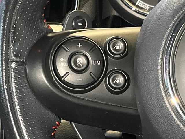 ●レーダークルーズコントロール：前の車との車間距離を一定にとりつつ、一定速度で自動走行してくれる次世代のクルーズコントロール！主に高速道路や自動車専用道路で使用する便利な機能です！