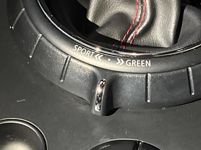 ●走行モードセレクタ：それぞれ使用用途に合わせた走行モードが選択可能です！いつものドライブがより楽しくなる装備です！
