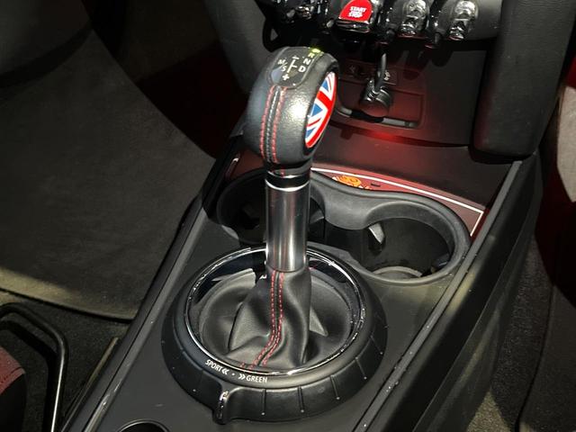 ●シフトノブの使用感も少なく、良好な状態です。