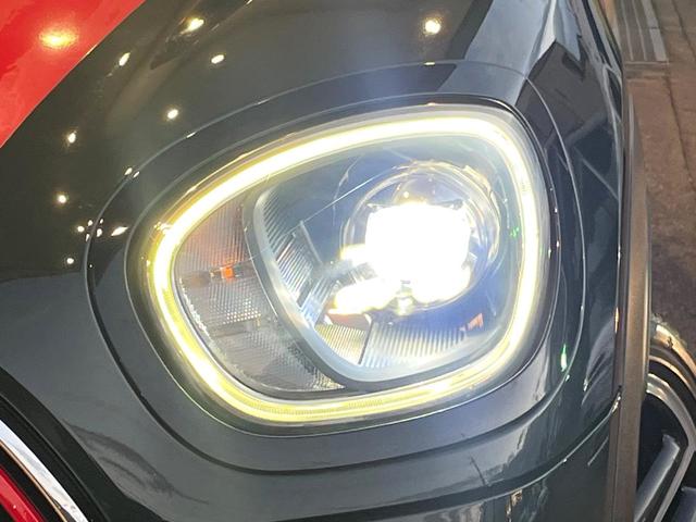 ●ＬＥＤヘッドライト：夜間走行時も良好な視界を確保し安心して運転できる高輝度ＬＥＤヘッドライトを装備！点灯速度が早く、消費電力も抑えられています。