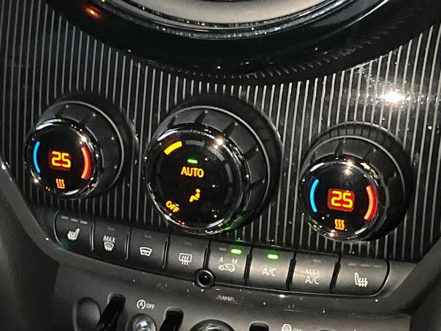 ●デュアルオートエアコン：運転席・助手席それぞれで温度設定が可能な独立式オートエアコンを標準装備しております！