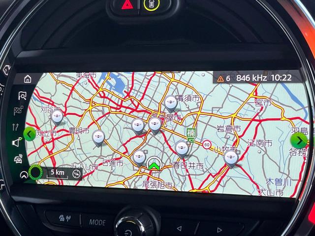 ＭＩＮＩ クーパーＤ　カメラ／パーキングアシストＰＫＧ　ペッパーＰＫＧ　ＬＥＤヘッドライト　１オーナー　禁煙車　純正ナビ　リアビューカメラ　インテリジェントセーフティー　ＥＴＣ　Ｂｌｕｅｔｏｏｔｈ　コンフォートアクセス（4枚目）