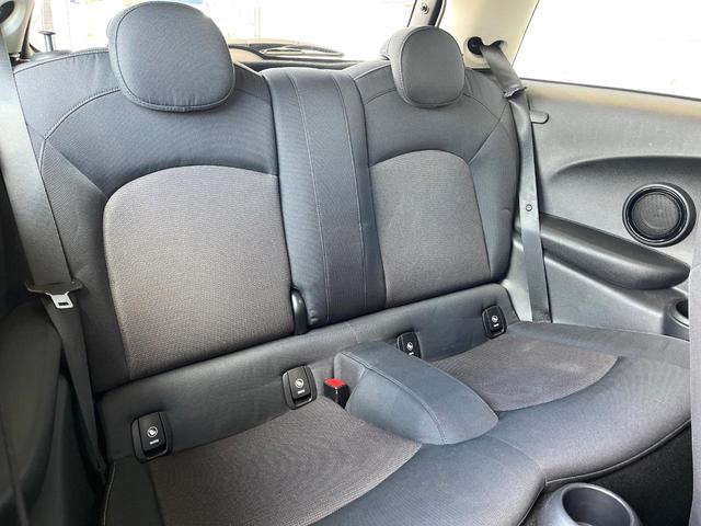 ＭＩＮＩ クーパーＤ　カメラ／パーキングアシストＰＫＧ　ペッパーＰＫＧ　ＬＥＤヘッドライト　１オーナー　禁煙車　純正ナビ　リアビューカメラ　インテリジェントセーフティー　ＥＴＣ　Ｂｌｕｅｔｏｏｔｈ　コンフォートアクセス（10枚目）