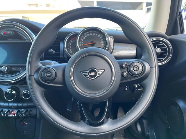 ＭＩＮＩ クーパーＤ　カメラ／パーキングアシストＰＫＧ　ペッパーＰＫＧ　ＬＥＤヘッドライト　１オーナー　禁煙車　純正ナビ　リアビューカメラ　インテリジェントセーフティー　ＥＴＣ　Ｂｌｕｅｔｏｏｔｈ　コンフォートアクセス（11枚目）