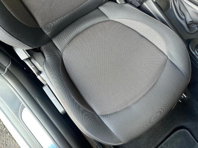 ＭＩＮＩ クーパーＤ　カメラ／パーキングアシストＰＫＧ　ペッパーＰＫＧ　ＬＥＤヘッドライト　１オーナー　禁煙車　純正ナビ　リアビューカメラ　インテリジェントセーフティー　ＥＴＣ　Ｂｌｕｅｔｏｏｔｈ　コンフォートアクセス（32枚目）
