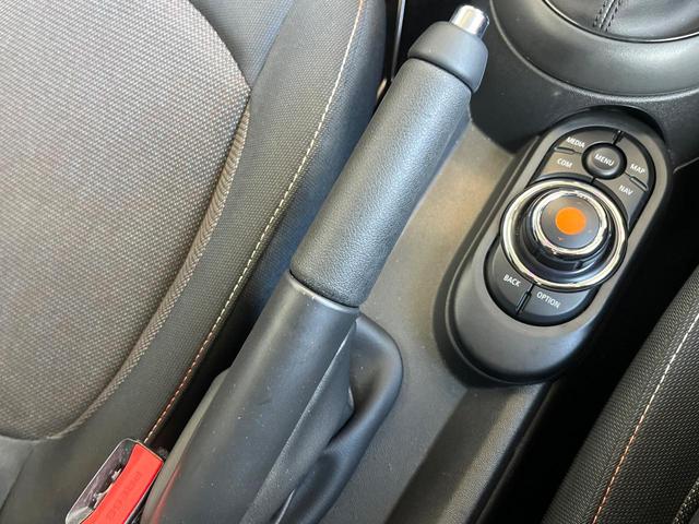 ＭＩＮＩ クーパーＤ　カメラ／パーキングアシストＰＫＧ　ペッパーＰＫＧ　ＬＥＤヘッドライト　１オーナー　禁煙車　純正ナビ　リアビューカメラ　インテリジェントセーフティー　ＥＴＣ　Ｂｌｕｅｔｏｏｔｈ　コンフォートアクセス（44枚目）