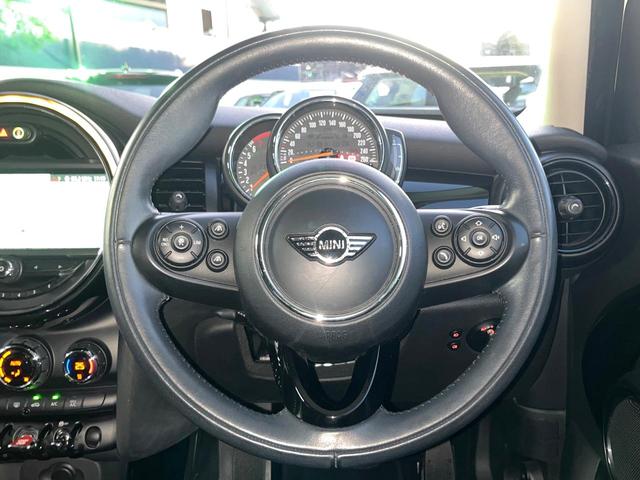 ＭＩＮＩ クーパーＳ　カメラ／パーキングアシストパッケージ　ペッパーパッケージ　アダプティブクルコン　純正ナビ　コンフォートアクセス　ＬＥＤヘッドライト　ユニオンジャックテールライト　インテリジェントセーフティ　禁煙車（10枚目）