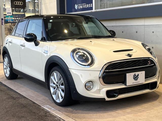 ＭＩＮＩ クーパーＳ　カメラ／パーキングアシストパッケージ　ペッパーパッケージ　アダプティブクルコン　純正ナビ　コンフォートアクセス　ＬＥＤヘッドライト　ユニオンジャックテールライト　インテリジェントセーフティ　禁煙車（16枚目）