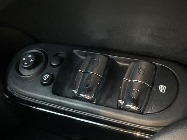 ＭＩＮＩ クーパーＳ　カメラ／パーキングアシストパッケージ　ペッパーパッケージ　アダプティブクルコン　純正ナビ　コンフォートアクセス　ＬＥＤヘッドライト　ユニオンジャックテールライト　インテリジェントセーフティ　禁煙車（22枚目）