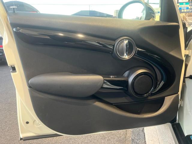 ＭＩＮＩ クーパーＳ　カメラ／パーキングアシストパッケージ　ペッパーパッケージ　アダプティブクルコン　純正ナビ　コンフォートアクセス　ＬＥＤヘッドライト　ユニオンジャックテールライト　インテリジェントセーフティ　禁煙車（38枚目）