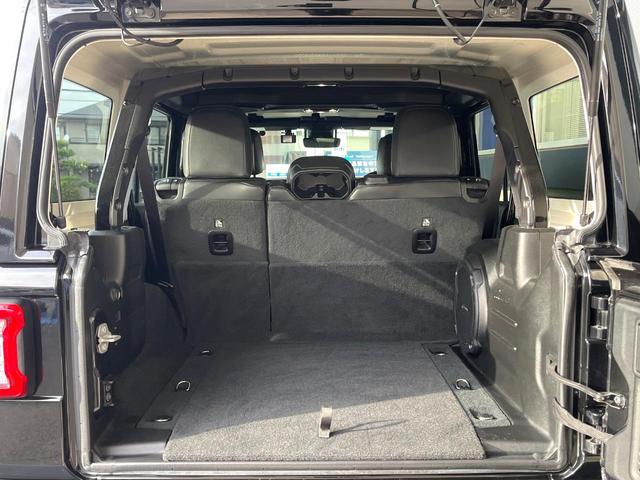 ジープ・ラングラーアンリミテッド サハラ　１オーナー　禁煙車　黒革シート　アダプティブクルコン　ブラインドスポットアシスト　純正ナビ　カープレイ　バックカメラ　シートヒーター　ＡＬＰＩＮＥオーディオシステム　スマートキー　Ｂｌｕｅｔｏｏｔｈ（11枚目）