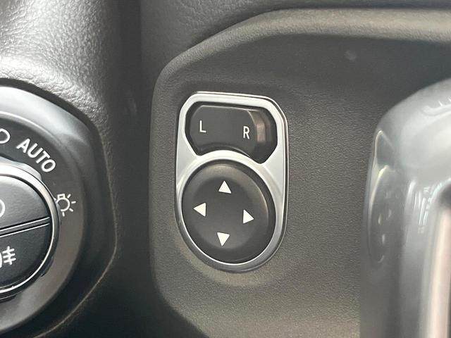 ジープ・ラングラーアンリミテッド サハラ　１オーナー　禁煙車　黒革シート　アダプティブクルコン　ブラインドスポットアシスト　純正ナビ　カープレイ　バックカメラ　シートヒーター　ＡＬＰＩＮＥオーディオシステム　スマートキー　Ｂｌｕｅｔｏｏｔｈ（22枚目）