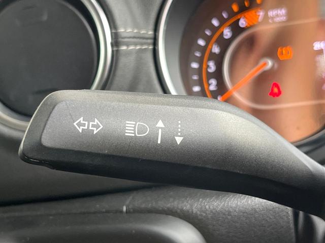 ジープ・ラングラーアンリミテッド サハラ　１オーナー　禁煙車　黒革シート　アダプティブクルコン　ブラインドスポットアシスト　純正ナビ　カープレイ　バックカメラ　シートヒーター　ＡＬＰＩＮＥオーディオシステム　スマートキー　Ｂｌｕｅｔｏｏｔｈ（25枚目）