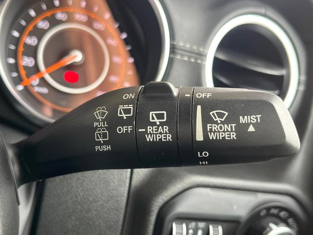 ジープ・ラングラーアンリミテッド サハラ　１オーナー　禁煙車　黒革シート　アダプティブクルコン　ブラインドスポットアシスト　純正ナビ　カープレイ　バックカメラ　シートヒーター　ＡＬＰＩＮＥオーディオシステム　スマートキー　Ｂｌｕｅｔｏｏｔｈ（26枚目）