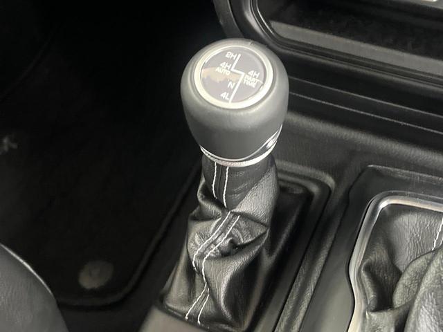 ジープ・ラングラーアンリミテッド サハラ　１オーナー　禁煙車　黒革シート　アダプティブクルコン　ブラインドスポットアシスト　純正ナビ　カープレイ　バックカメラ　シートヒーター　ＡＬＰＩＮＥオーディオシステム　スマートキー　Ｂｌｕｅｔｏｏｔｈ（29枚目）