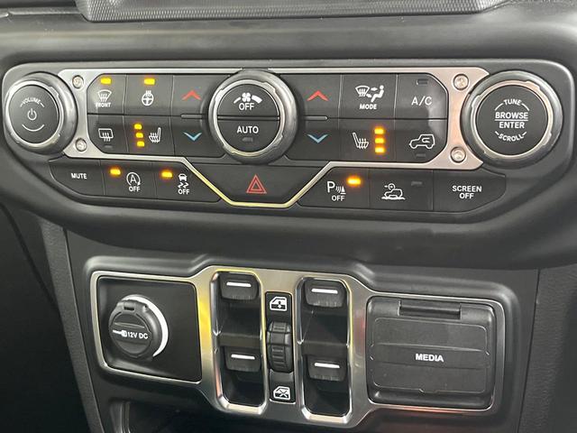 ジープ・ラングラーアンリミテッド サハラ　１オーナー　禁煙車　黒革シート　アダプティブクルコン　ブラインドスポットアシスト　純正ナビ　カープレイ　バックカメラ　シートヒーター　ＡＬＰＩＮＥオーディオシステム　スマートキー　Ｂｌｕｅｔｏｏｔｈ（42枚目）