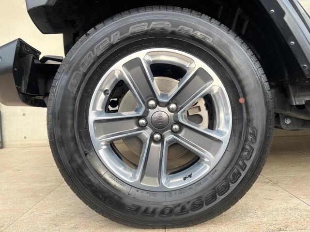 ジープ・ラングラーアンリミテッド サハラ　１オーナー　禁煙車　黒革シート　アダプティブクルコン　ブラインドスポットアシスト　純正ナビ　カープレイ　バックカメラ　シートヒーター　ＡＬＰＩＮＥオーディオシステム　スマートキー　Ｂｌｕｅｔｏｏｔｈ（54枚目）