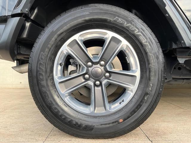 ジープ・ラングラーアンリミテッド サハラ　１オーナー　禁煙車　黒革シート　アダプティブクルコン　ブラインドスポットアシスト　純正ナビ　カープレイ　バックカメラ　シートヒーター　ＡＬＰＩＮＥオーディオシステム　スマートキー　Ｂｌｕｅｔｏｏｔｈ（56枚目）