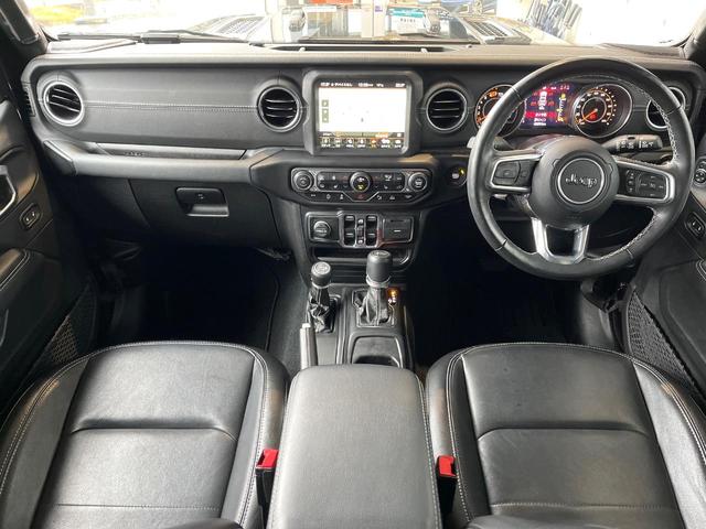 ジープ・ラングラーアンリミテッド サハラ　１オーナー　禁煙車　黒革シート　アダプティブクルコン　ブラインドスポットアシスト　純正ナビ　カープレイ　バックカメラ　シートヒーター　ＡＬＰＩＮＥオーディオシステム　スマートキー　Ｂｌｕｅｔｏｏｔｈ（79枚目）