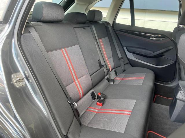 Ｘ１ ｓＤｒｉｖｅ　２０ｉ　スポーツ　ナビゲーションパッケージ　パーキングサポートパッケージ　バックカメラ　Ｂｌｕｅｔｏｏｔｈ　ＣＤ／ＤＶＤ再生　アイドリングストップ　デュアルオートエアコン　純正１８インチアルミホイール　ＥＴＣ　禁煙車（11枚目）