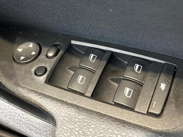 Ｘ１ ｓＤｒｉｖｅ　２０ｉ　スポーツ　ナビゲーションパッケージ　パーキングサポートパッケージ　バックカメラ　Ｂｌｕｅｔｏｏｔｈ　ＣＤ／ＤＶＤ再生　アイドリングストップ　デュアルオートエアコン　純正１８インチアルミホイール　ＥＴＣ　禁煙車（24枚目）