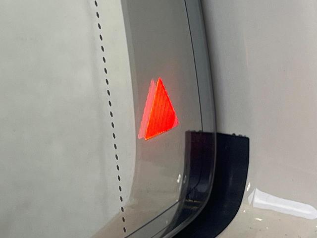 Aクラス A180 スポーツ AMGレザーエクスクルーシブパッケージ レーダーセーフティパッケージ サンルーフ 黒革シート 後期型 カープレイ 純正ナビ バックカメラ キーレスゴー シートヒーター Bluetooth 禁煙車(6枚目)