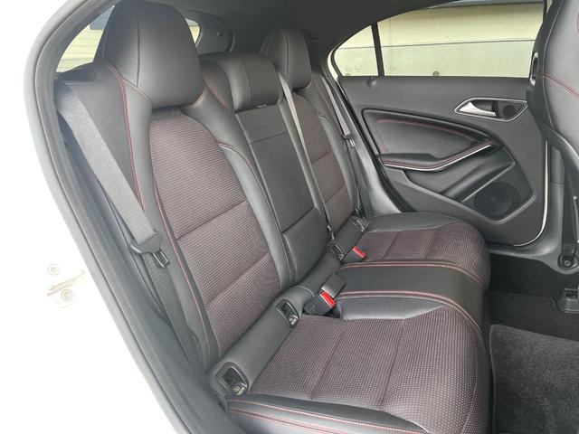 Aクラス A180 スポーツ AMGレザーエクスクルーシブパッケージ レーダーセーフティパッケージ サンルーフ 黒革シート 後期型 カープレイ 純正ナビ バックカメラ キーレスゴー シートヒーター Bluetooth 禁煙車(9枚目)