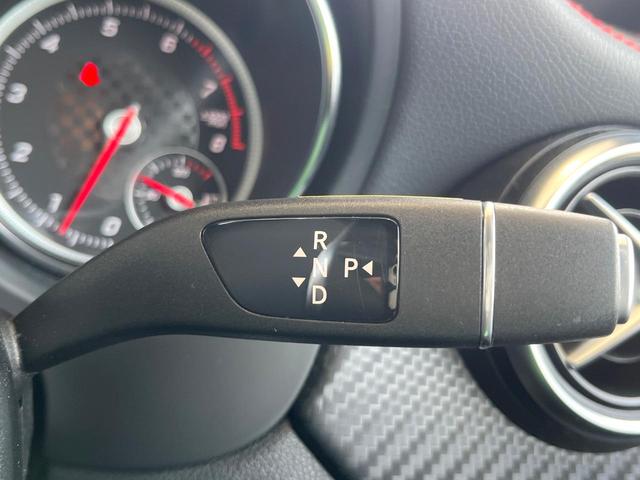 Aクラス A180 スポーツ AMGレザーエクスクルーシブパッケージ レーダーセーフティパッケージ サンルーフ 黒革シート 後期型 カープレイ 純正ナビ バックカメラ キーレスゴー シートヒーター Bluetooth 禁煙車(11枚目)