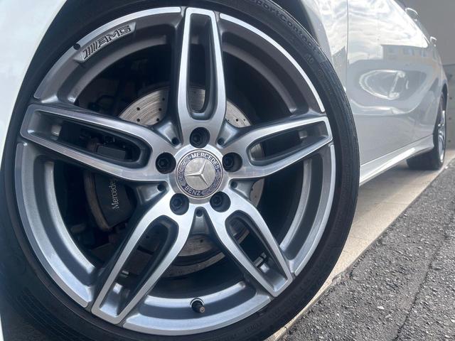 Aクラス A180 スポーツ AMGレザーエクスクルーシブパッケージ レーダーセーフティパッケージ サンルーフ 黒革シート 後期型 カープレイ 純正ナビ バックカメラ キーレスゴー シートヒーター Bluetooth 禁煙車(14枚目)