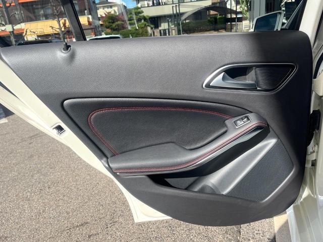 Aクラス A180 スポーツ AMGレザーエクスクルーシブパッケージ レーダーセーフティパッケージ サンルーフ 黒革シート 後期型 カープレイ 純正ナビ バックカメラ キーレスゴー シートヒーター Bluetooth 禁煙車(52枚目)