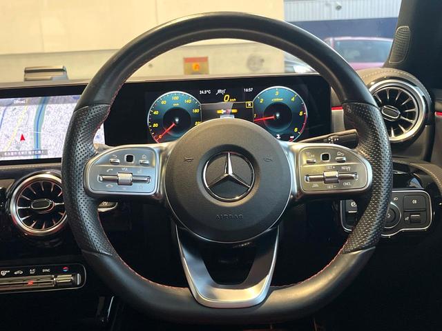 Ａクラスセダン Ａ２００ｄセダンＡＭＧレザエクスクルーシブパッケージ　パノラミックスライディングルーフ　アドバンスドパッケージ　赤黒革シート　純正ナビ　フルセグ　全周囲カメラ　シートヒーター　アダプティブクルコン　ブラインドスポットアシスト　純正１８インチＡＷ　禁煙車（10枚目）