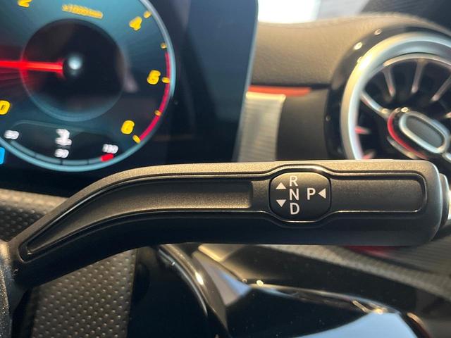 Ａクラスセダン Ａ２００ｄセダンＡＭＧレザエクスクルーシブパッケージ　パノラミックスライディングルーフ　アドバンスドパッケージ　赤黒革シート　純正ナビ　フルセグ　全周囲カメラ　シートヒーター　アダプティブクルコン　ブラインドスポットアシスト　純正１８インチＡＷ　禁煙車（11枚目）