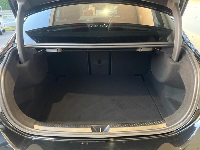 Ａクラスセダン Ａ２００ｄセダンＡＭＧレザエクスクルーシブパッケージ　パノラミックスライディングルーフ　アドバンスドパッケージ　赤黒革シート　純正ナビ　フルセグ　全周囲カメラ　シートヒーター　アダプティブクルコン　ブラインドスポットアシスト　純正１８インチＡＷ　禁煙車（12枚目）