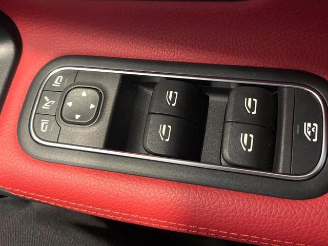 Ａクラスセダン Ａ２００ｄセダンＡＭＧレザエクスクルーシブパッケージ　パノラミックスライディングルーフ　アドバンスドパッケージ　赤黒革シート　純正ナビ　フルセグ　全周囲カメラ　シートヒーター　アダプティブクルコン　ブラインドスポットアシスト　純正１８インチＡＷ　禁煙車（25枚目）