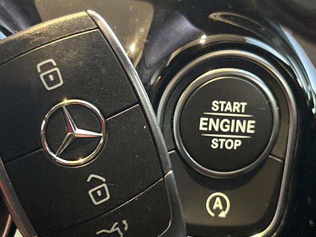 Ａクラスセダン Ａ２００ｄセダンＡＭＧレザエクスクルーシブパッケージ　パノラミックスライディングルーフ　アドバンスドパッケージ　赤黒革シート　純正ナビ　フルセグ　全周囲カメラ　シートヒーター　アダプティブクルコン　ブラインドスポットアシスト　純正１８インチＡＷ　禁煙車（31枚目）