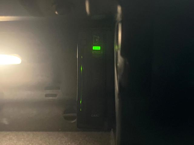 Ａクラスセダン Ａ２００ｄセダンＡＭＧレザエクスクルーシブパッケージ　パノラミックスライディングルーフ　アドバンスドパッケージ　赤黒革シート　純正ナビ　フルセグ　全周囲カメラ　シートヒーター　アダプティブクルコン　ブラインドスポットアシスト　純正１８インチＡＷ　禁煙車（37枚目）