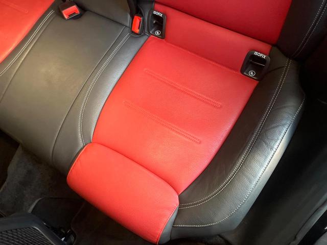 Ａクラスセダン Ａ２００ｄセダンＡＭＧレザエクスクルーシブパッケージ　パノラミックスライディングルーフ　アドバンスドパッケージ　赤黒革シート　純正ナビ　フルセグ　全周囲カメラ　シートヒーター　アダプティブクルコン　ブラインドスポットアシスト　純正１８インチＡＷ　禁煙車（41枚目）