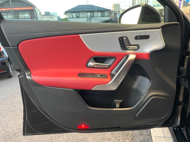 Ａクラスセダン Ａ２００ｄセダンＡＭＧレザエクスクルーシブパッケージ　パノラミックスライディングルーフ　アドバンスドパッケージ　赤黒革シート　純正ナビ　フルセグ　全周囲カメラ　シートヒーター　アダプティブクルコン　ブラインドスポットアシスト　純正１８インチＡＷ　禁煙車（43枚目）