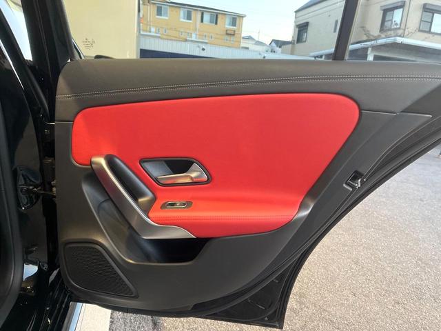 Ａクラスセダン Ａ２００ｄセダンＡＭＧレザエクスクルーシブパッケージ　パノラミックスライディングルーフ　アドバンスドパッケージ　赤黒革シート　純正ナビ　フルセグ　全周囲カメラ　シートヒーター　アダプティブクルコン　ブラインドスポットアシスト　純正１８インチＡＷ　禁煙車（44枚目）