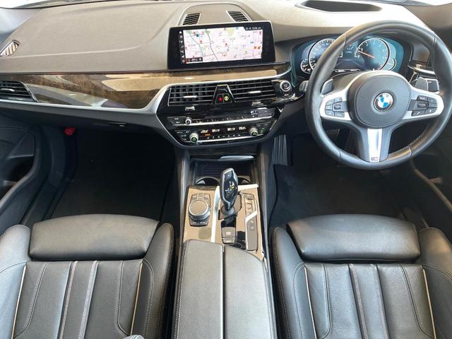 ５シリーズ ５４０ｉ　Ｍスポーツ　イノベーションパッケージ　黒革シート　全席シートヒーター　ヘッドアップディスプレイ　アダプティブクルコン　ブラインドスポットアシスト　全周囲カメラ　Ｂｌｕｅｔｏｏｔｈ　ドライビングアシストプラス　禁煙（2枚目）