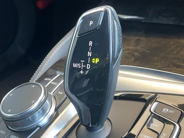 ５シリーズ ５４０ｉ　Ｍスポーツ　イノベーションパッケージ　黒革シート　全席シートヒーター　ヘッドアップディスプレイ　アダプティブクルコン　ブラインドスポットアシスト　全周囲カメラ　Ｂｌｕｅｔｏｏｔｈ　ドライビングアシストプラス　禁煙（11枚目）