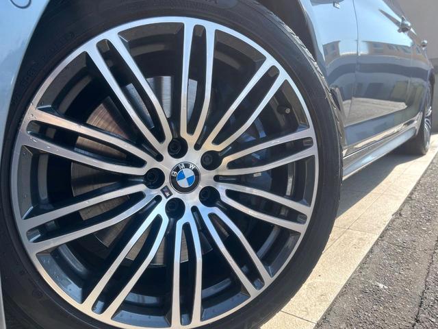 ５シリーズ ５４０ｉ　Ｍスポーツ　イノベーションパッケージ　黒革シート　全席シートヒーター　ヘッドアップディスプレイ　アダプティブクルコン　ブラインドスポットアシスト　全周囲カメラ　Ｂｌｕｅｔｏｏｔｈ　ドライビングアシストプラス　禁煙（14枚目）
