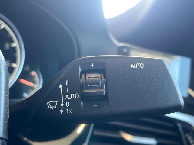 ５シリーズ ５４０ｉ　Ｍスポーツ　イノベーションパッケージ　黒革シート　全席シートヒーター　ヘッドアップディスプレイ　アダプティブクルコン　ブラインドスポットアシスト　全周囲カメラ　Ｂｌｕｅｔｏｏｔｈ　ドライビングアシストプラス　禁煙（30枚目）