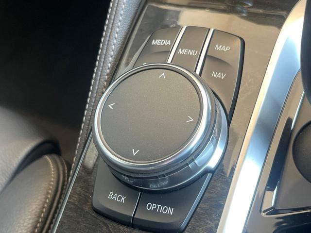 ５シリーズ ５４０ｉ　Ｍスポーツ　イノベーションパッケージ　黒革シート　全席シートヒーター　ヘッドアップディスプレイ　アダプティブクルコン　ブラインドスポットアシスト　全周囲カメラ　Ｂｌｕｅｔｏｏｔｈ　ドライビングアシストプラス　禁煙（35枚目）