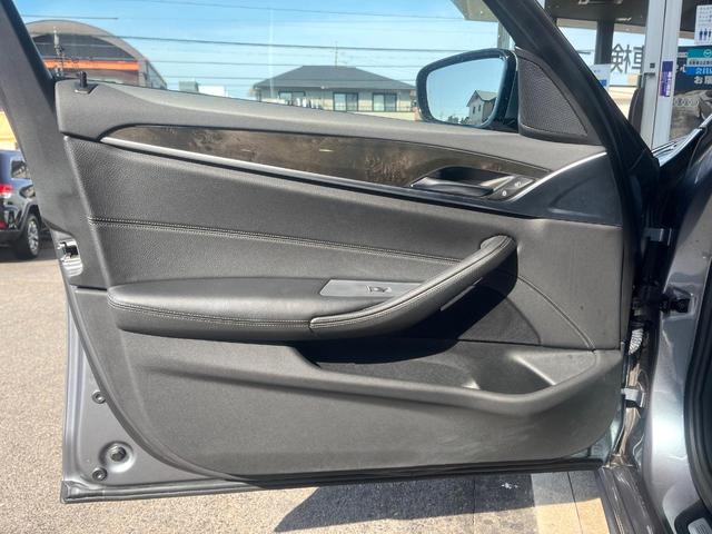 ５シリーズ ５４０ｉ　Ｍスポーツ　イノベーションパッケージ　黒革シート　全席シートヒーター　ヘッドアップディスプレイ　アダプティブクルコン　ブラインドスポットアシスト　全周囲カメラ　Ｂｌｕｅｔｏｏｔｈ　ドライビングアシストプラス　禁煙（48枚目）